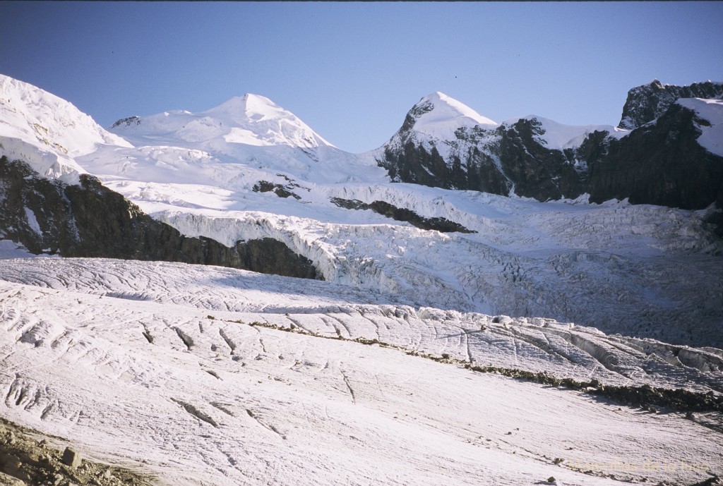 Glaciar Grenx con el Cástor a la izquierda, el Pollux en el centro y a la derecha perfiles del Breithorn